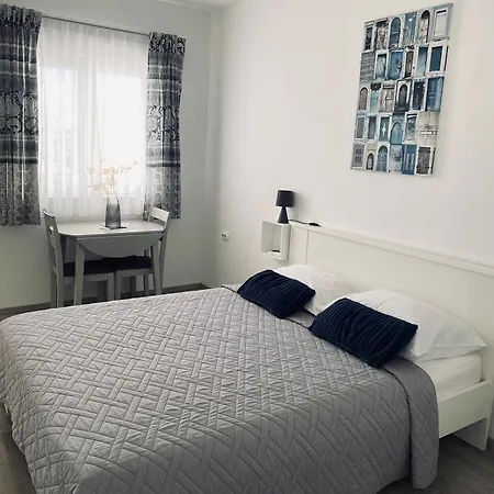 Apartmani Mila Starigrad Paklenica Exterior foto