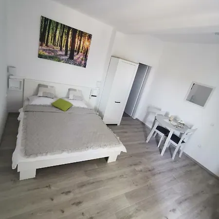 Apartmani Mila Starigrad Paklenica Exterior foto